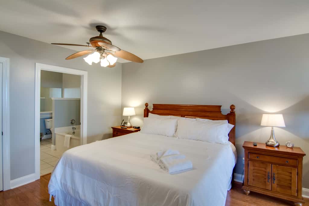 Beachfront villa w/ ocean views, private deck, pool access – steps from beach