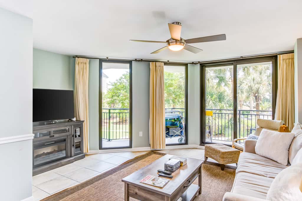 Beachfront villa w/ access to shared pool, beach, or golf, & w/shared gas grill