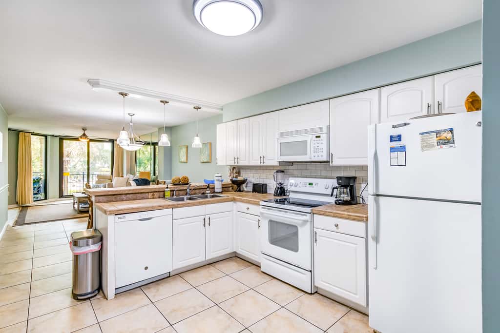 Beachfront villa w/ access to shared pool, beach, or golf, & w/shared gas grill
