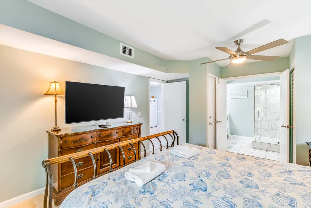 Beachfront villa w/ access to shared pool, beach, or golf, & w/shared gas grill
