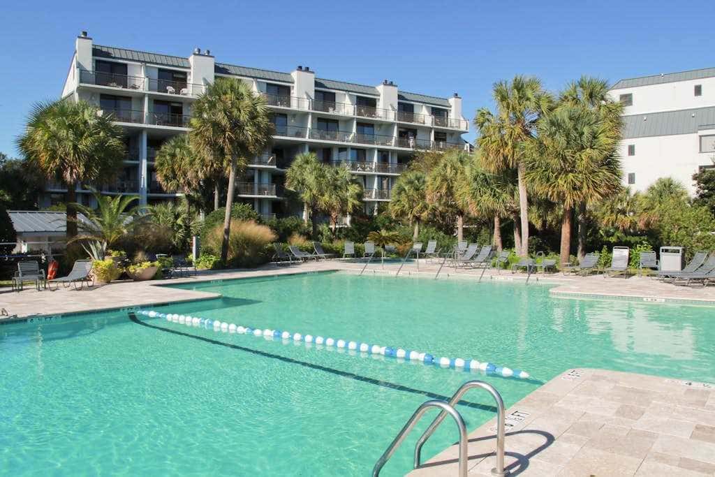 Beachfront villa w/ access to shared pool, beach, or golf, & w/shared gas grill