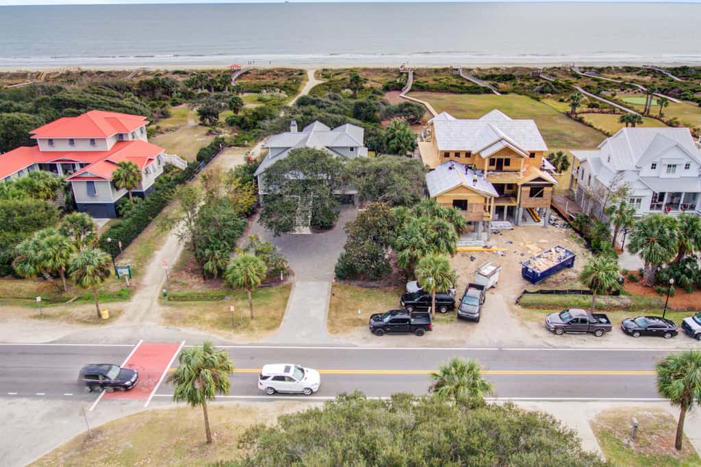 Convenient dog-friendly retreat steps from the beach with grill & screened porch