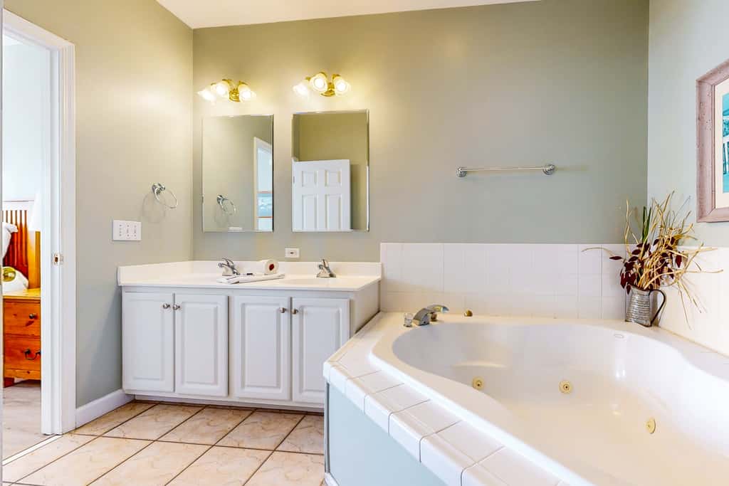 Dog-friendly penthouse with oceanfront balcony - steps to Folly Beach Pier