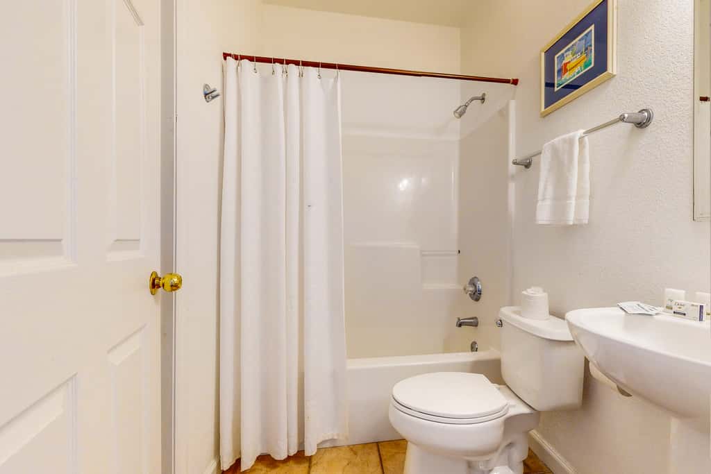 Dog-friendly penthouse with oceanfront balcony - steps to Folly Beach Pier