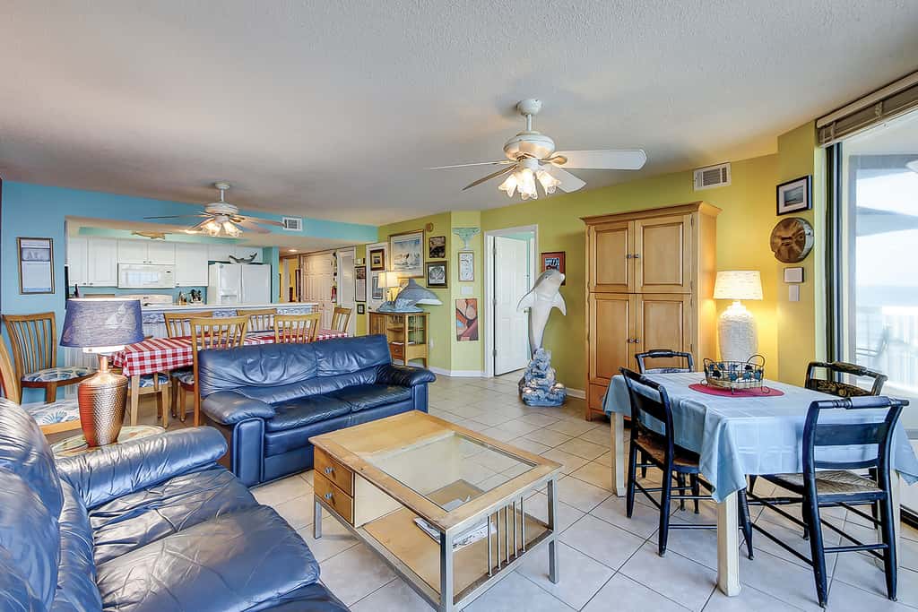 Oceanfront, fourth-floor villa with balcony, amazing view & 2 shared pools
