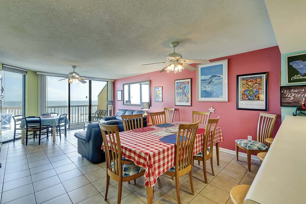Oceanfront, fourth-floor villa with balcony, amazing view & 2 shared pools