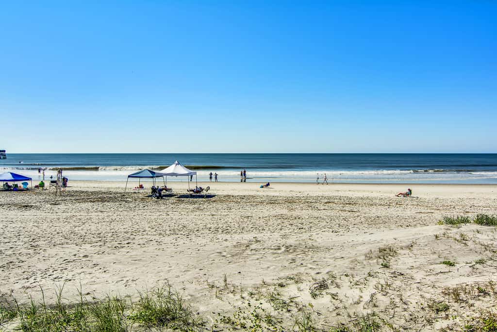 Oceanfront, fourth-floor villa with balcony, amazing view & 2 shared pools