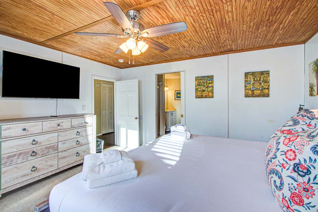 Recently updated Dog-friendly oceanfront home, lots of deck space & game room