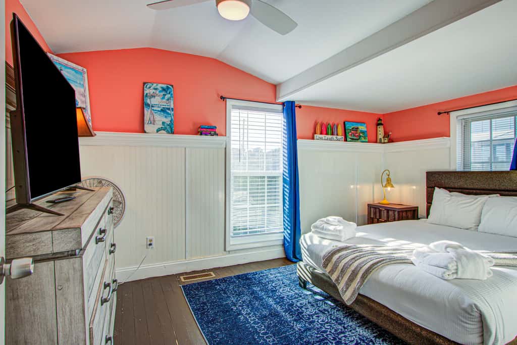Recently updated Dog-friendly oceanfront home, lots of deck space & game room