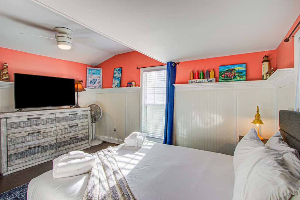 Recently updated Dog-friendly oceanfront home, lots of deck space & game room