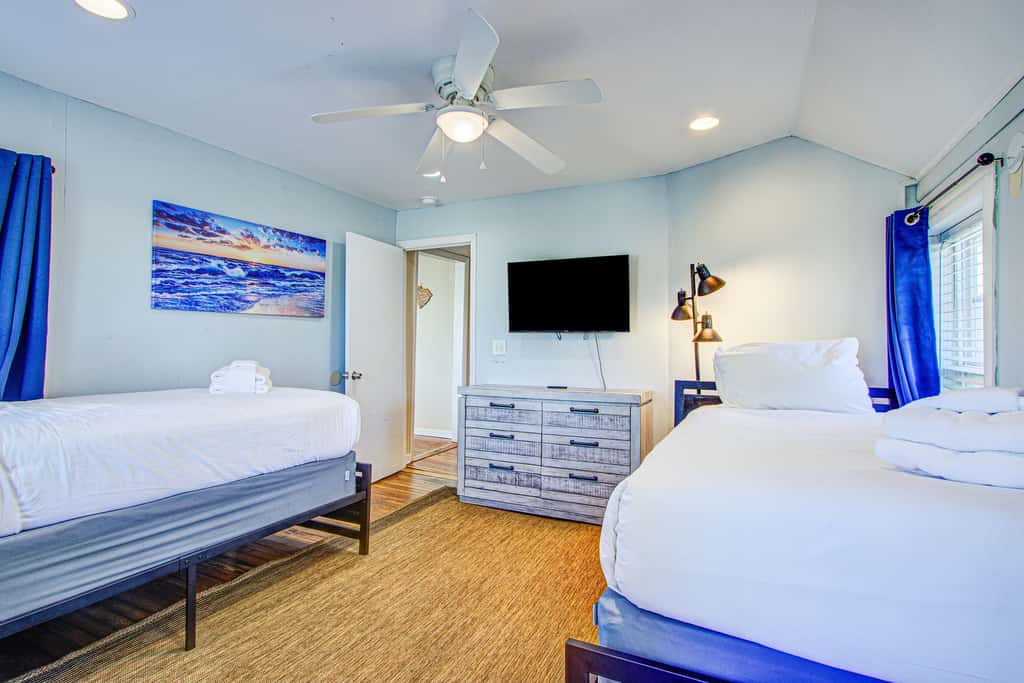 Recently updated Dog-friendly oceanfront home, lots of deck space & game room
