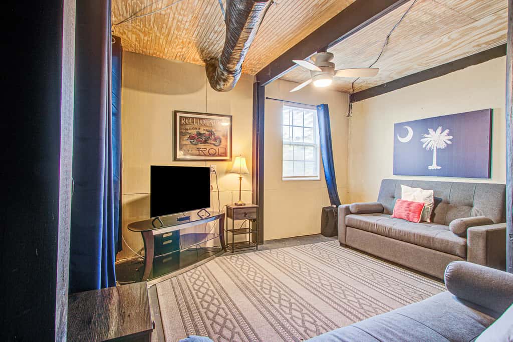Recently updated Dog-friendly oceanfront home, lots of deck space & game room