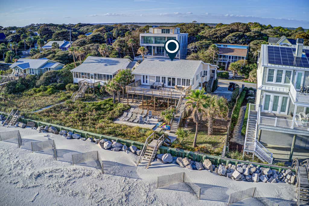 Recently updated Dog-friendly oceanfront home, lots of deck space & game room