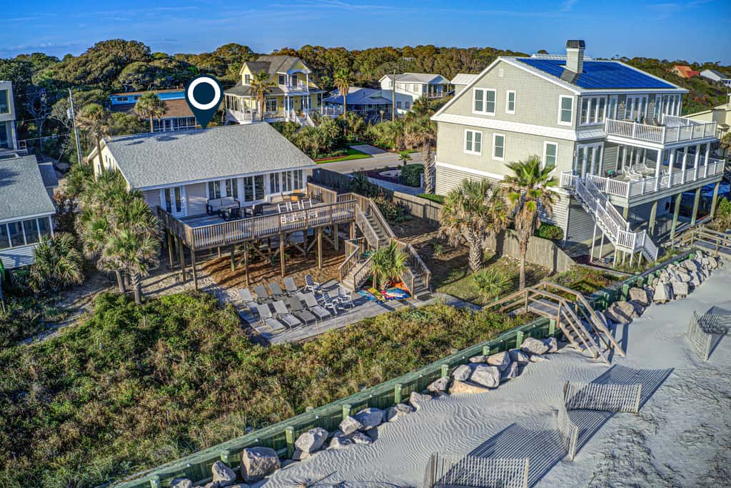 Recently updated Dog-friendly oceanfront home, lots of deck space & game room
