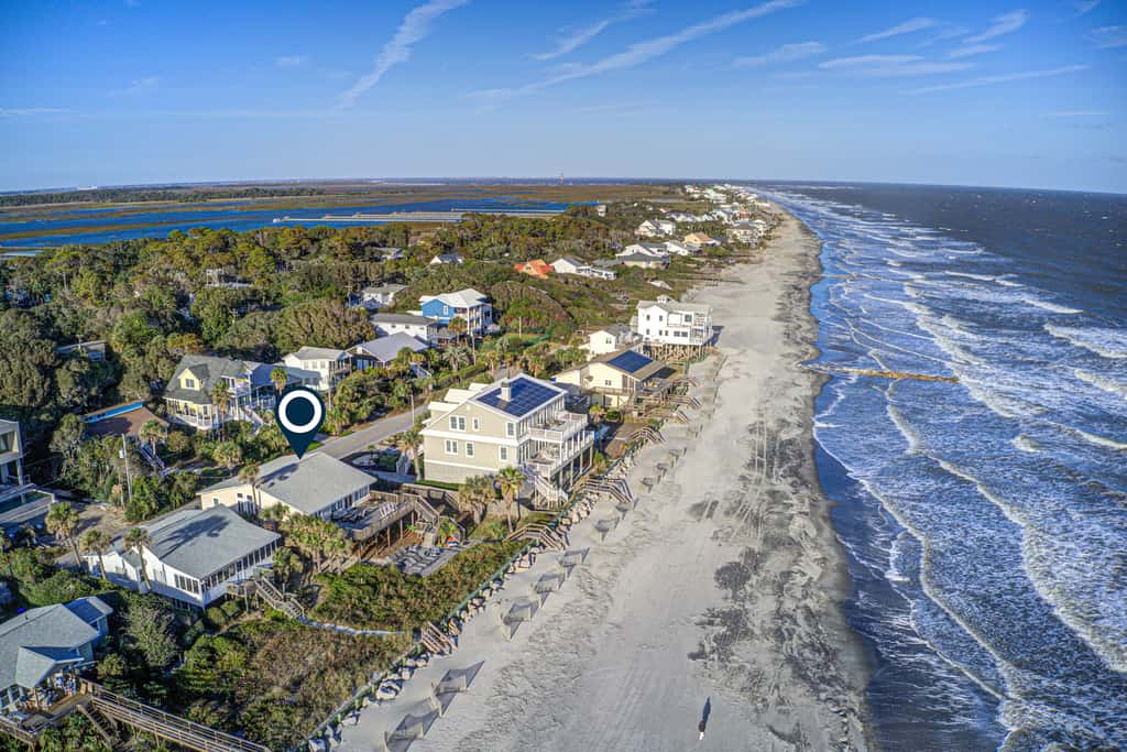 Recently updated Dog-friendly oceanfront home, lots of deck space & game room