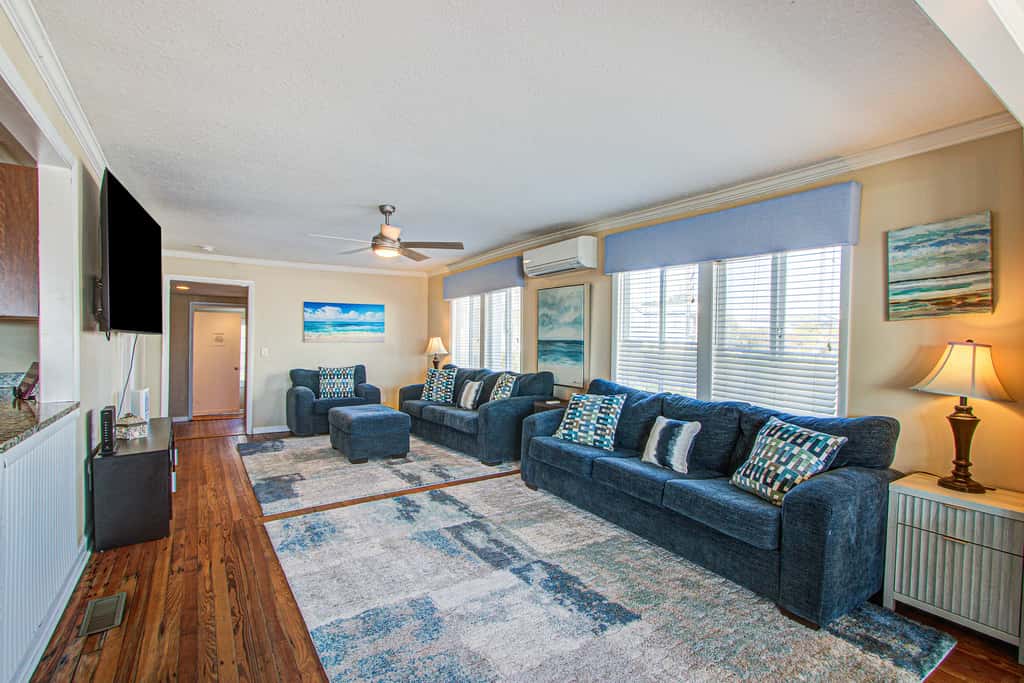 Recently updated Dog-friendly oceanfront home, lots of deck space & game room