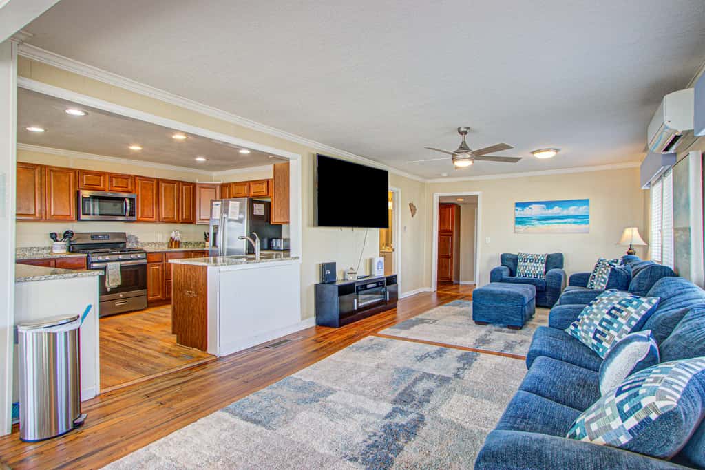 Recently updated Dog-friendly oceanfront home, lots of deck space & game room