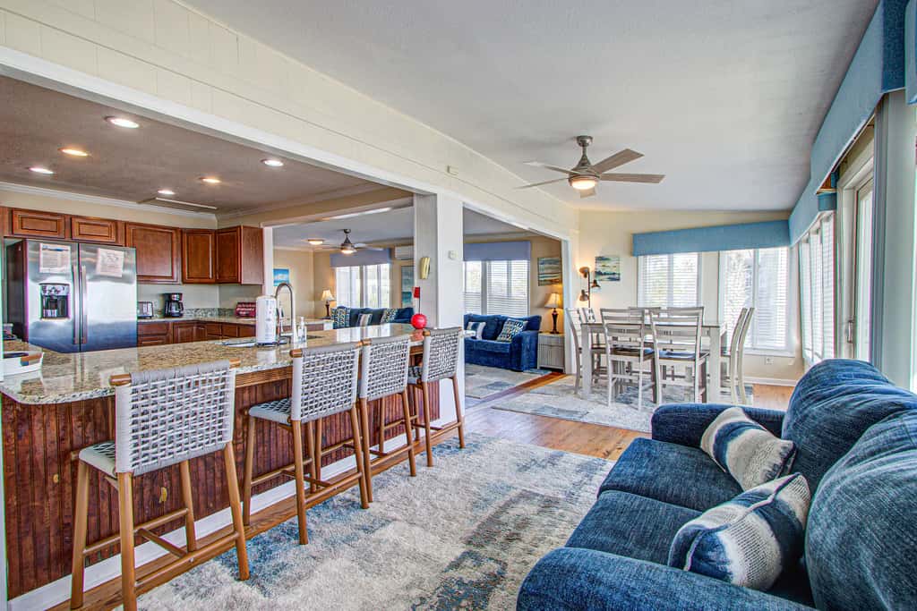 Recently updated Dog-friendly oceanfront home, lots of deck space & game room