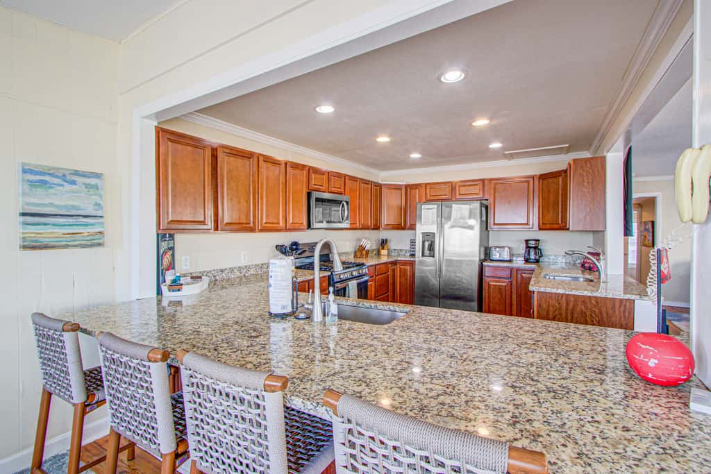 Recently updated Dog-friendly oceanfront home, lots of deck space & game room