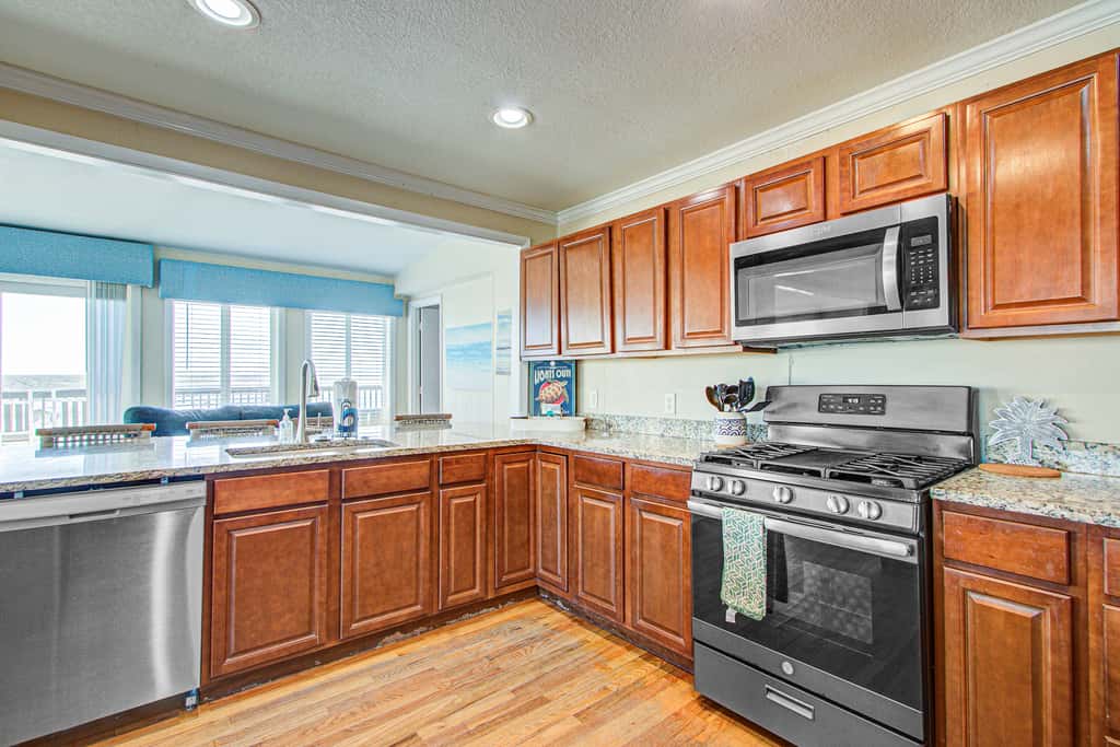 Recently updated Dog-friendly oceanfront home, lots of deck space & game room