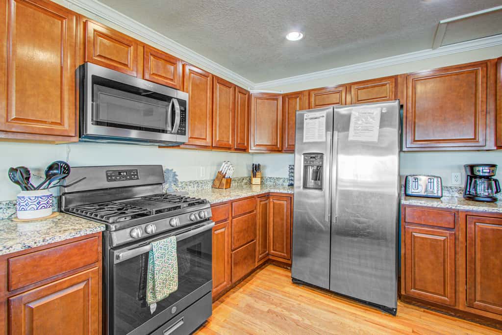 Recently updated Dog-friendly oceanfront home, lots of deck space & game room