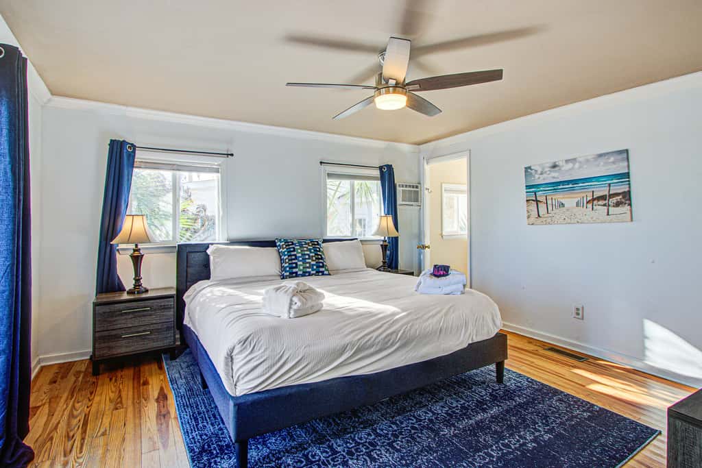 Recently updated Dog-friendly oceanfront home, lots of deck space & game room