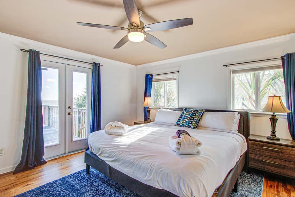 Recently updated Dog-friendly oceanfront home, lots of deck space & game room