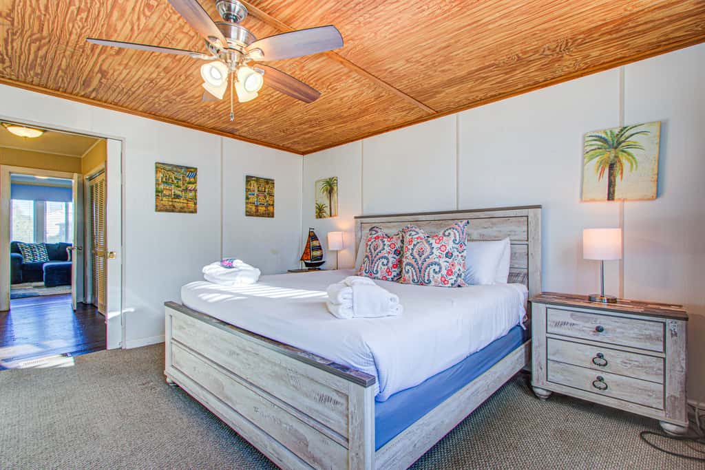 Recently updated Dog-friendly oceanfront home, lots of deck space & game room