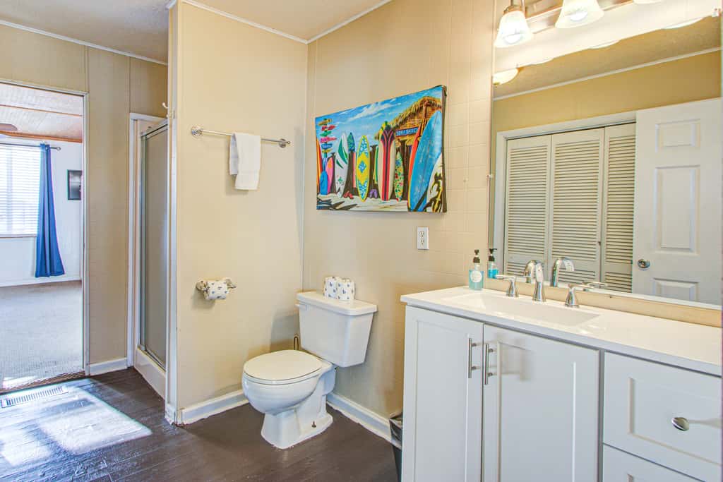 Recently updated Dog-friendly oceanfront home, lots of deck space & game room