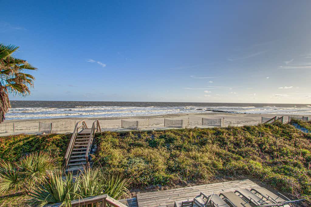 Recently updated Dog-friendly oceanfront home, lots of deck space & game room