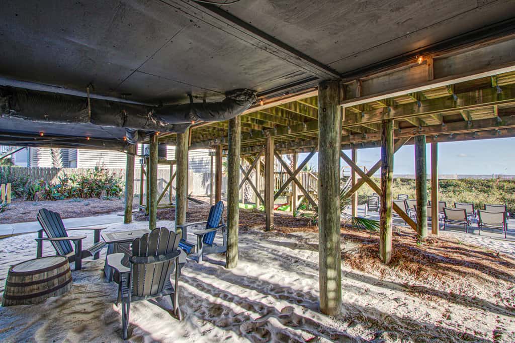 Recently updated Dog-friendly oceanfront home, lots of deck space & game room