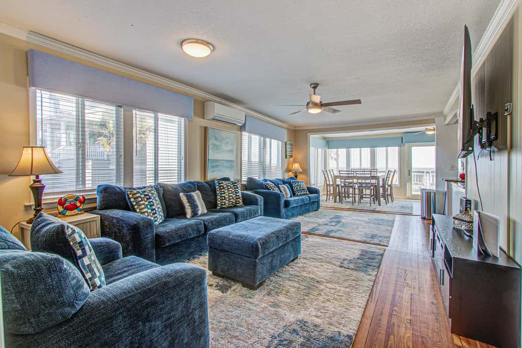 Recently updated Dog-friendly oceanfront home, lots of deck space & game room