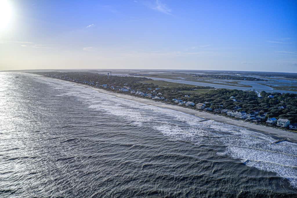 Recently updated Dog-friendly oceanfront home, lots of deck space & game room