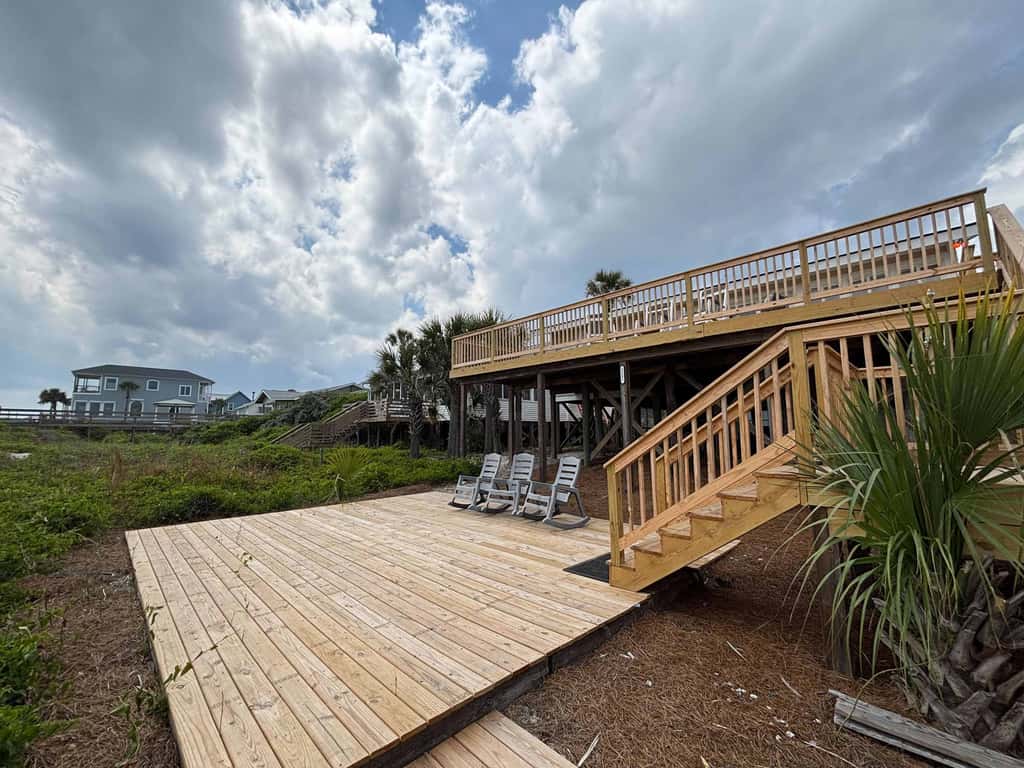 Recently updatedDog-friendly oceanfront home, lots of deck space & game room