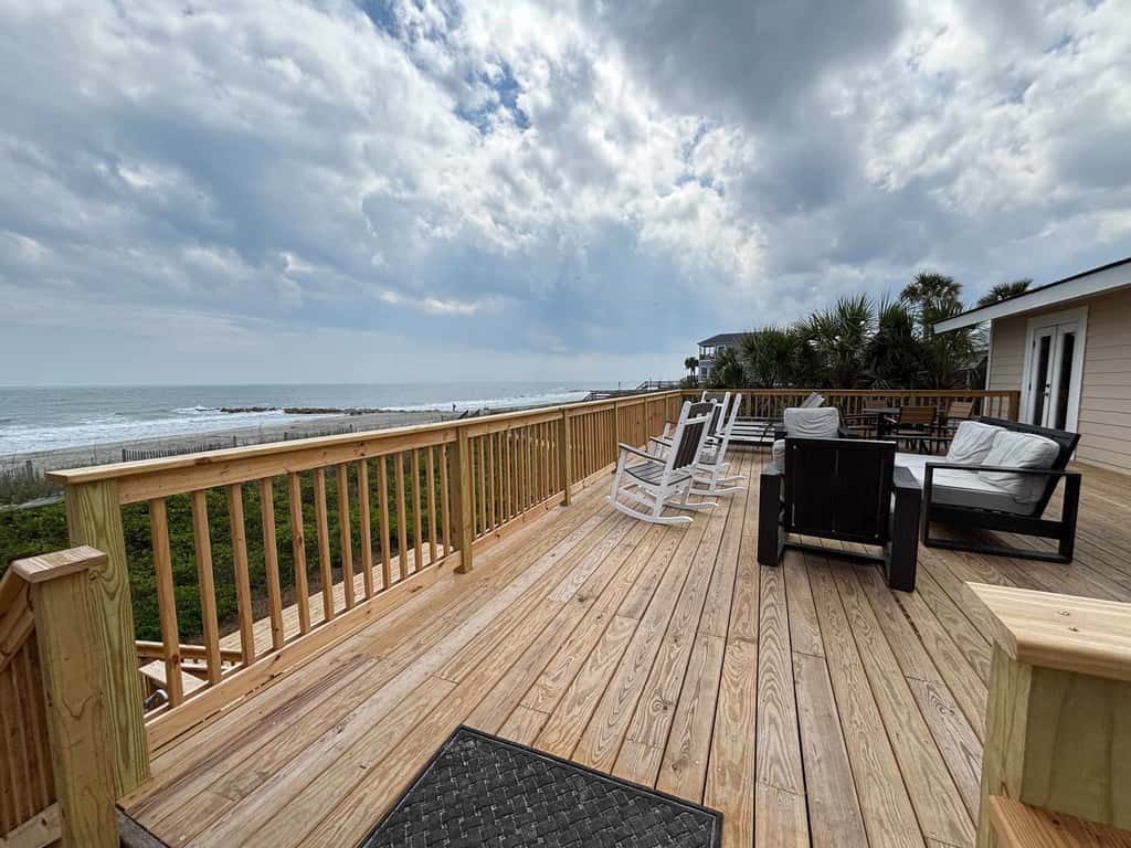 Recently updatedDog-friendly oceanfront home, lots of deck space & game room