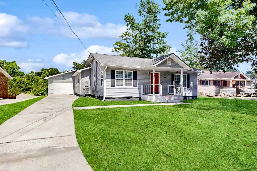 Updated Pet-Friendly Home Near Park Circle, Charleston & Beaches