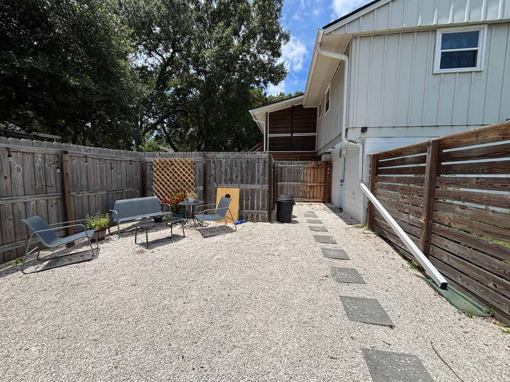 Cozy West Ashley Apartment- Close to shopping and Downtown Charleston