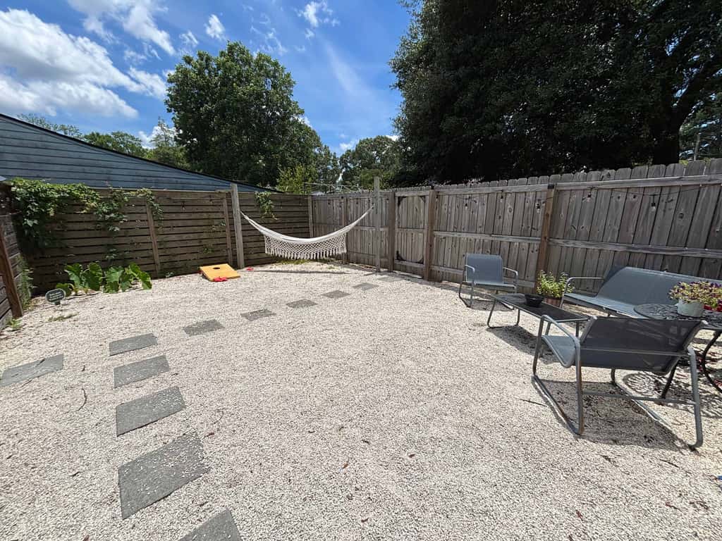 Cozy West Ashley Apartment- Close to shopping and Downtown Charleston