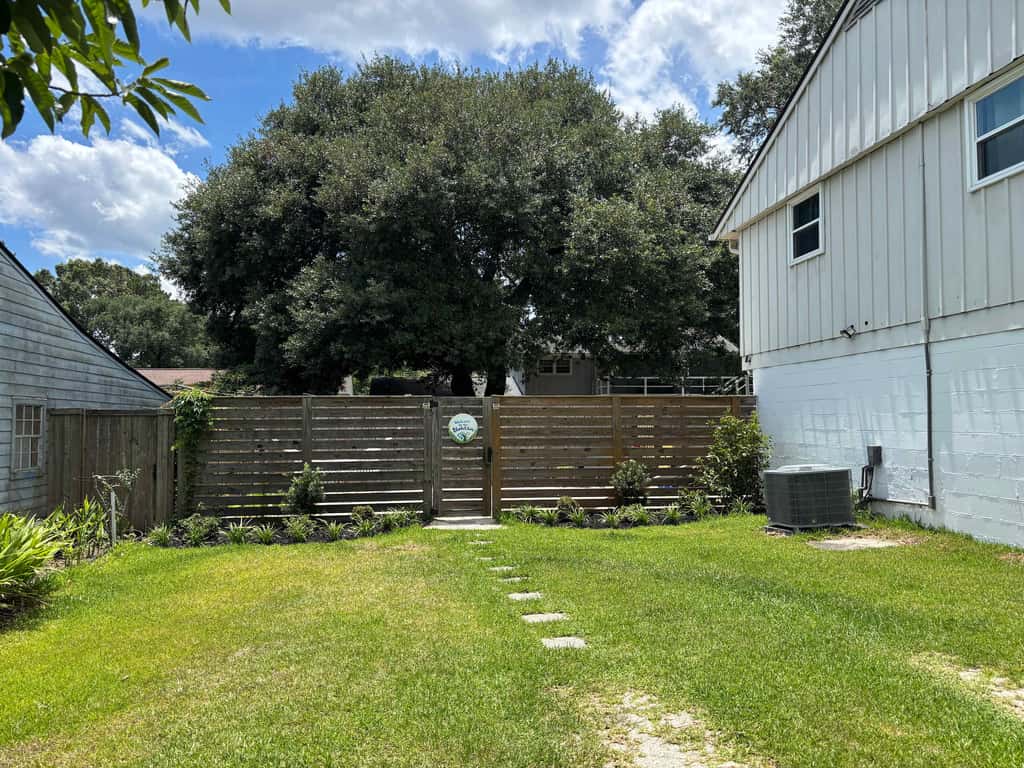 Cozy West Ashley Apartment- Close to shopping and Downtown Charleston