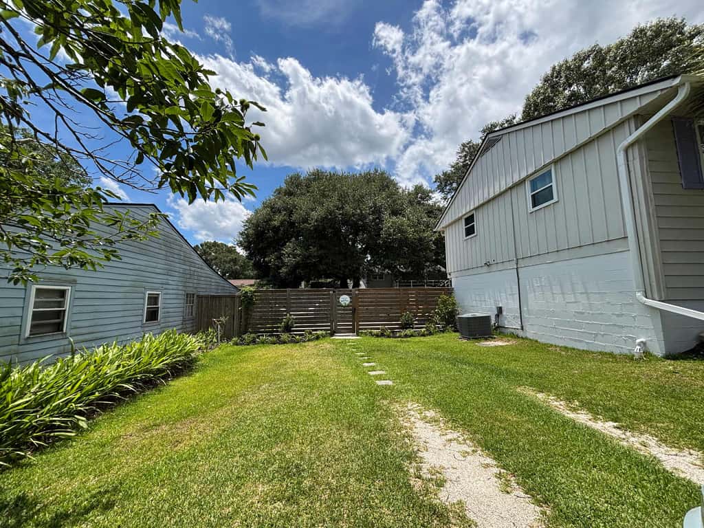 Cozy West Ashley Apartment- Close to shopping and Downtown Charleston