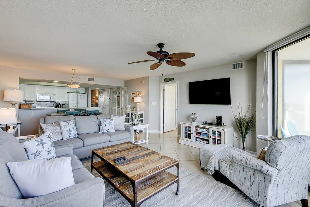 Oceanfront villa with incredible views, balcony & 2 community pools