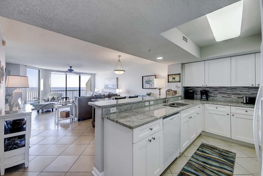 Oceanfront villa with incredible views, balcony & 2 community pools