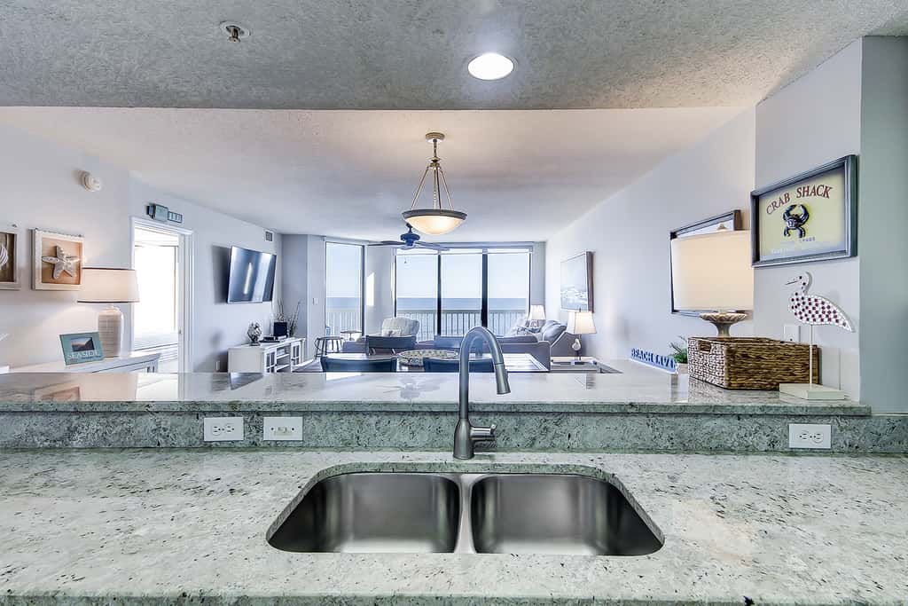 Oceanfront villa with incredible views, balcony & 2 community pools