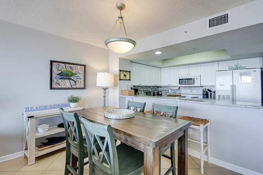 Oceanfront villa with incredible views, balcony & 2 community pools