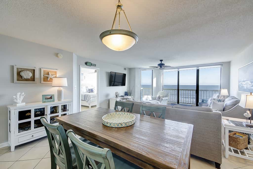 Oceanfront villa with incredible views, balcony & 2 community pools