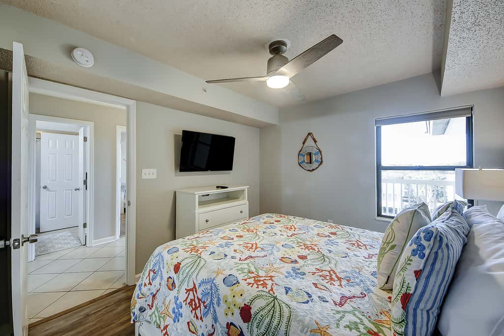 Oceanfront villa with incredible views, balcony & 2 community pools