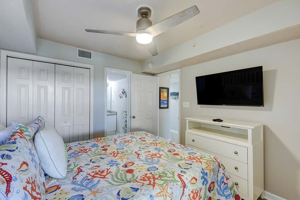 Oceanfront villa with incredible views, balcony & 2 community pools