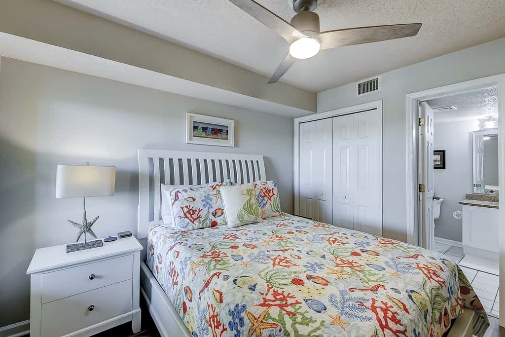 Oceanfront villa with incredible views, balcony & 2 community pools