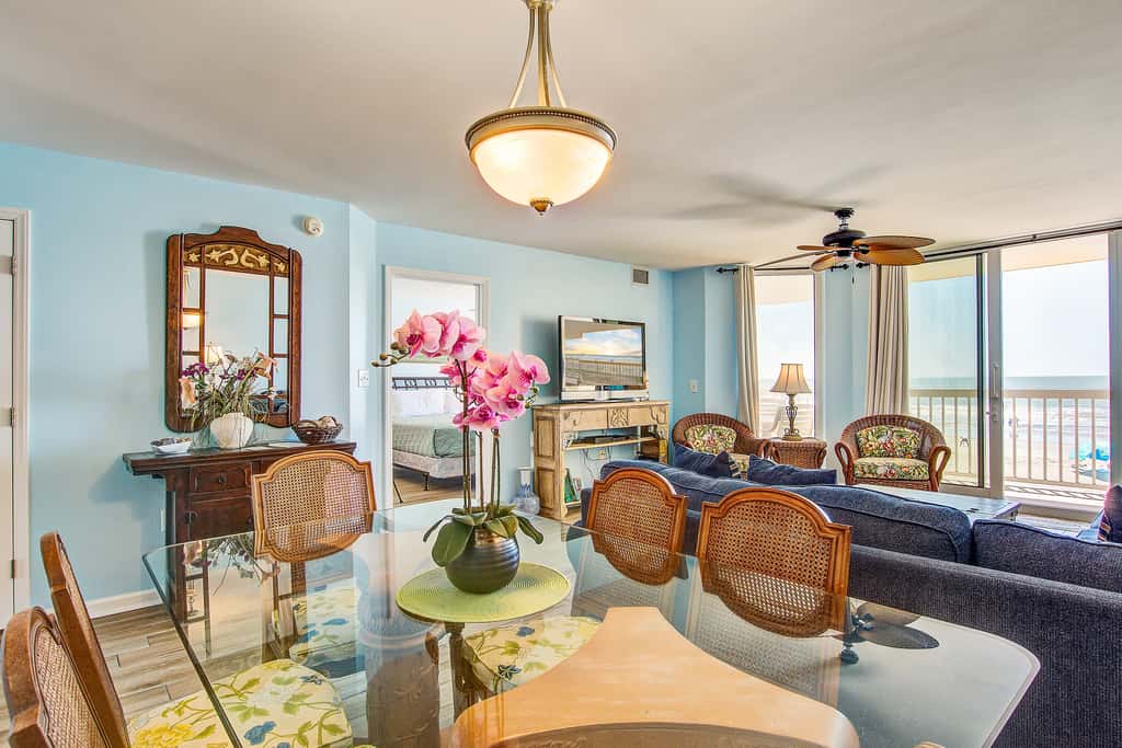 Oceanfront, first-floor villa w/large balcony & shared pool - near the beach