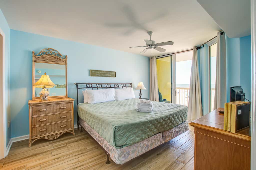 Oceanfront, first-floor villa w/large balcony & shared pool - near the beach